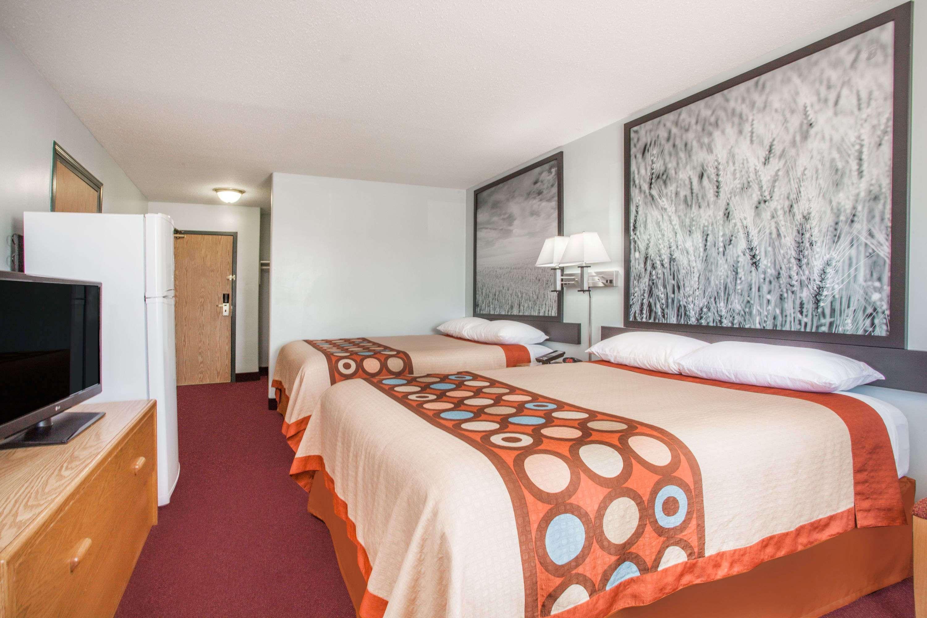 Super 8 By Wyndham Kindersley Extérieur photo