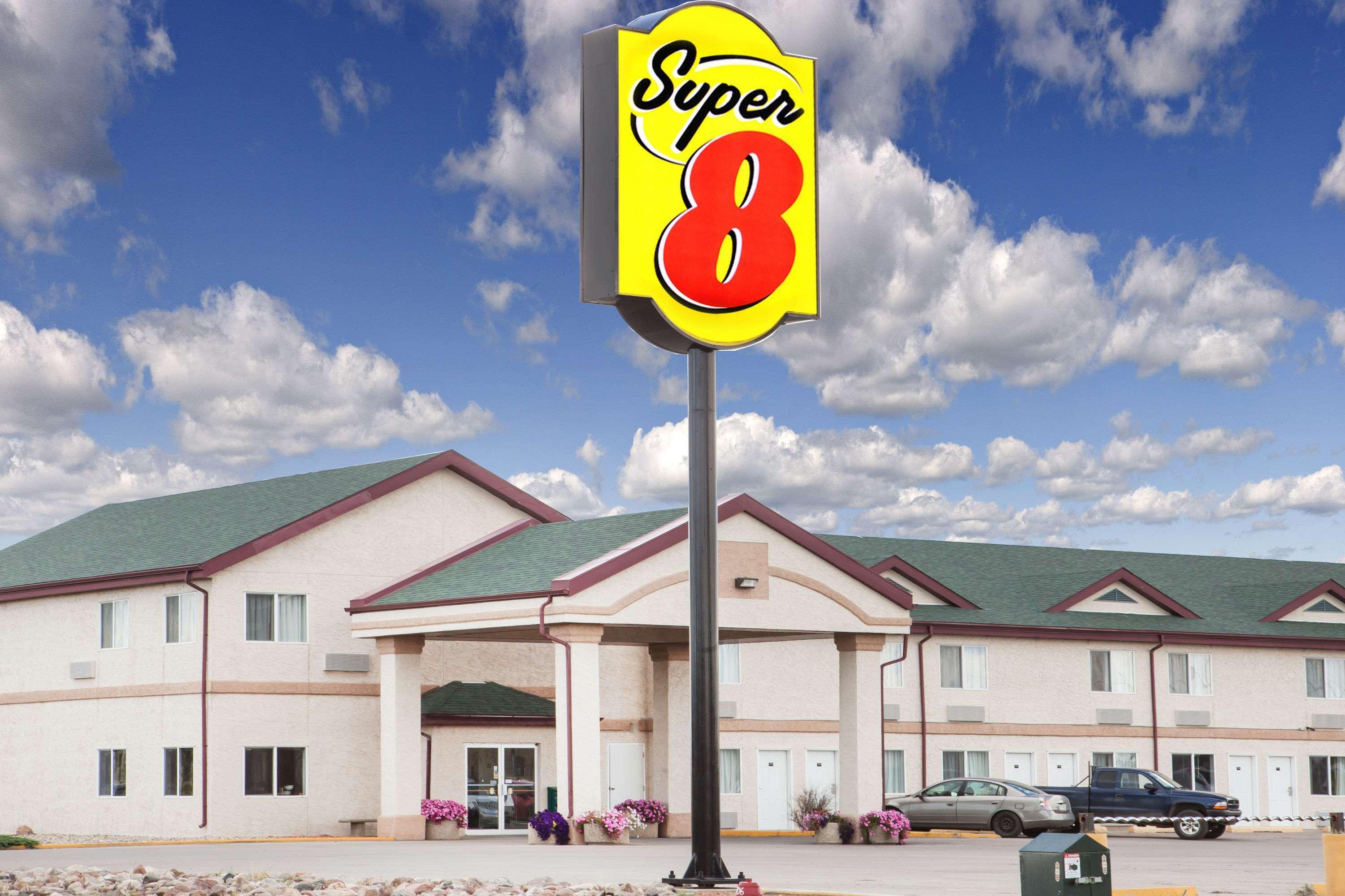 Super 8 By Wyndham Kindersley Extérieur photo