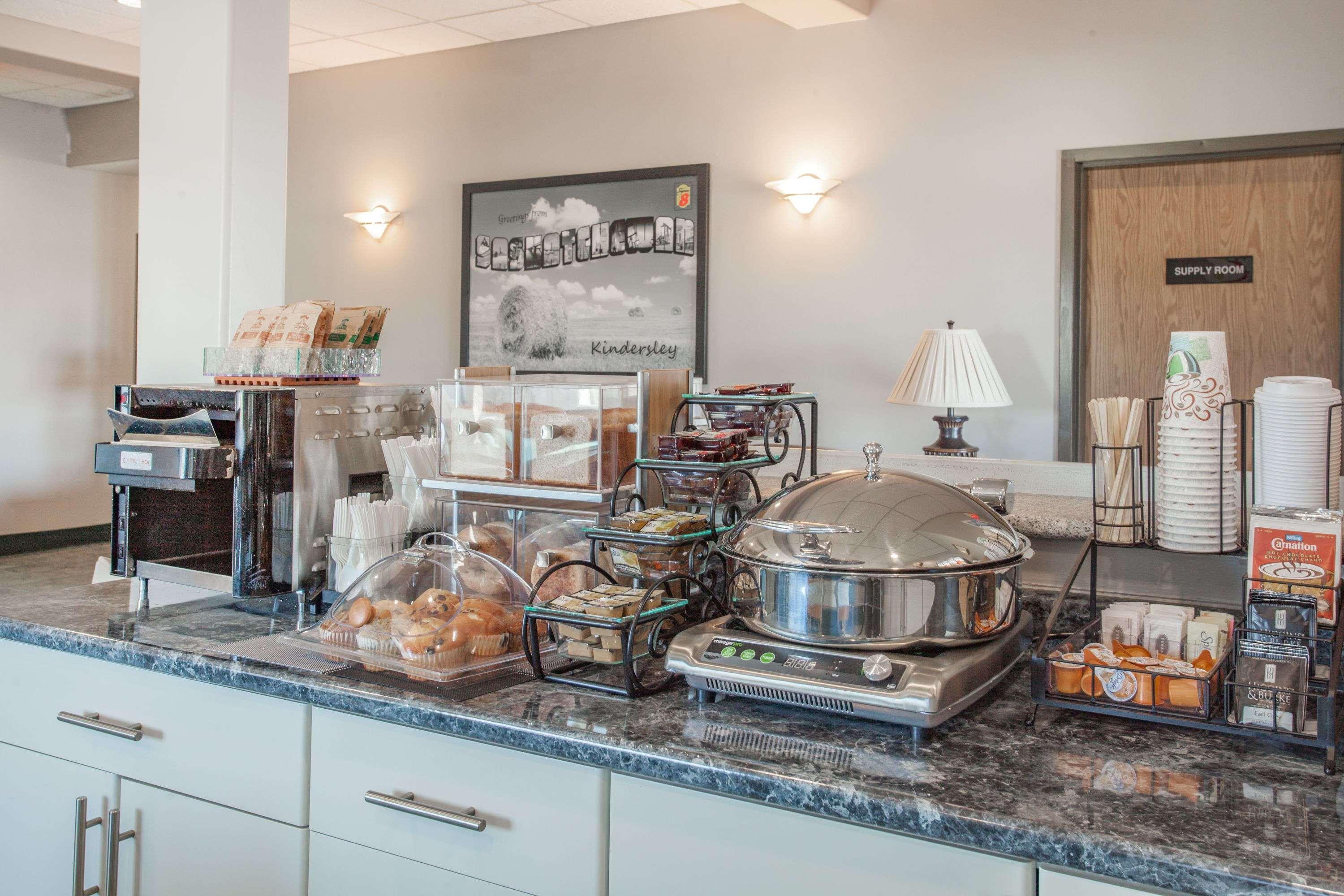 Super 8 By Wyndham Kindersley Extérieur photo