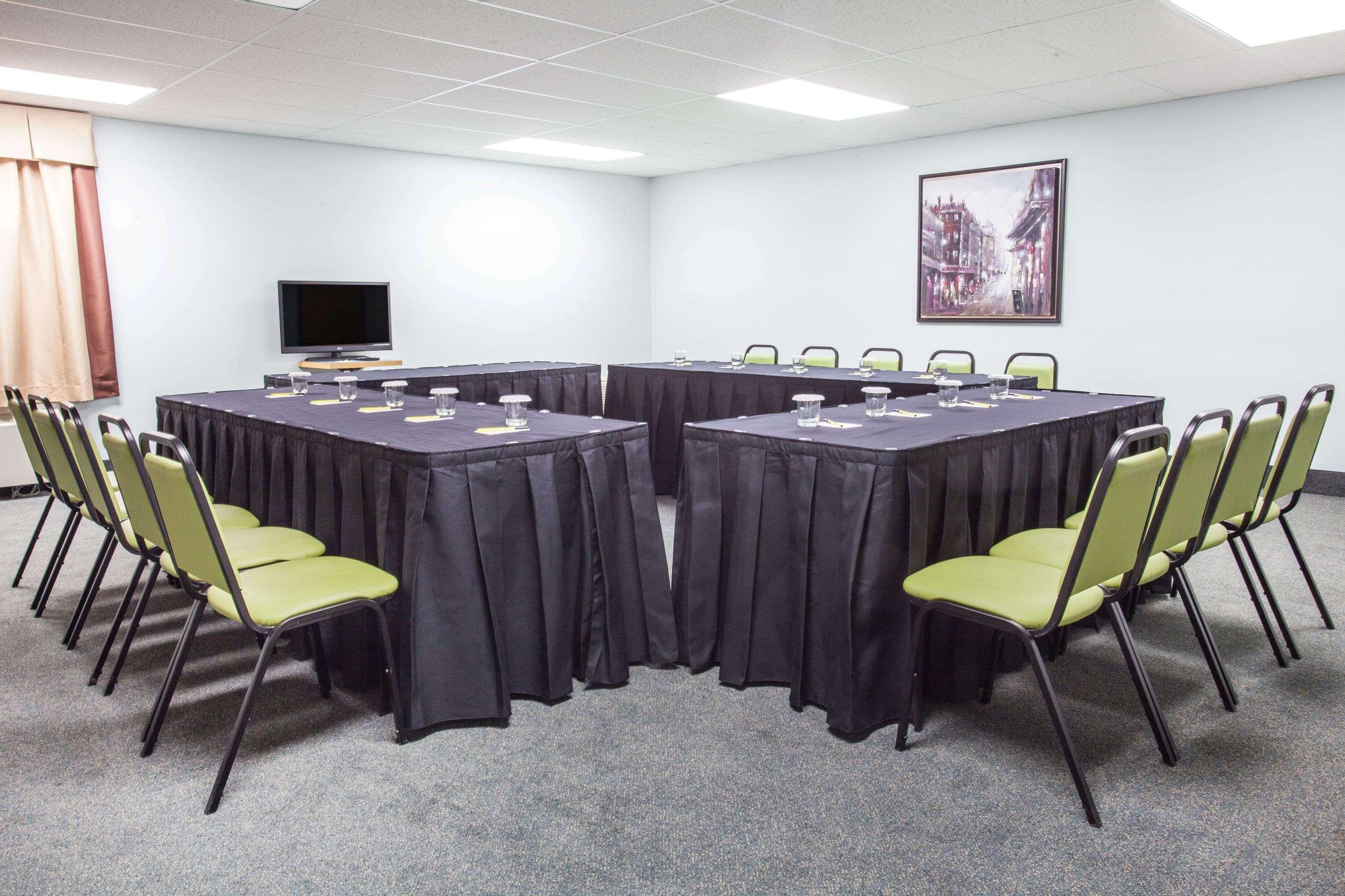 Super 8 By Wyndham Kindersley Extérieur photo