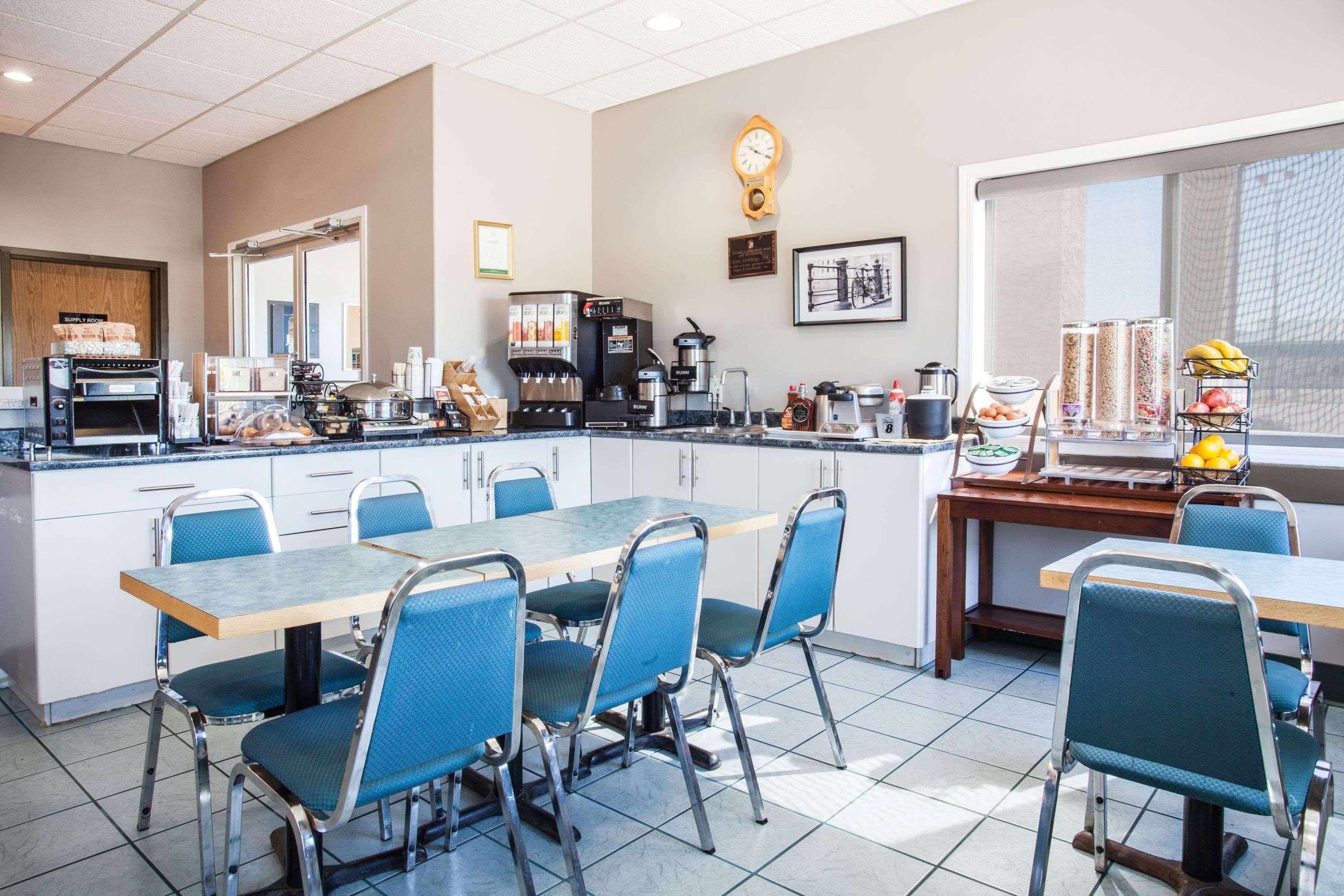Super 8 By Wyndham Kindersley Extérieur photo