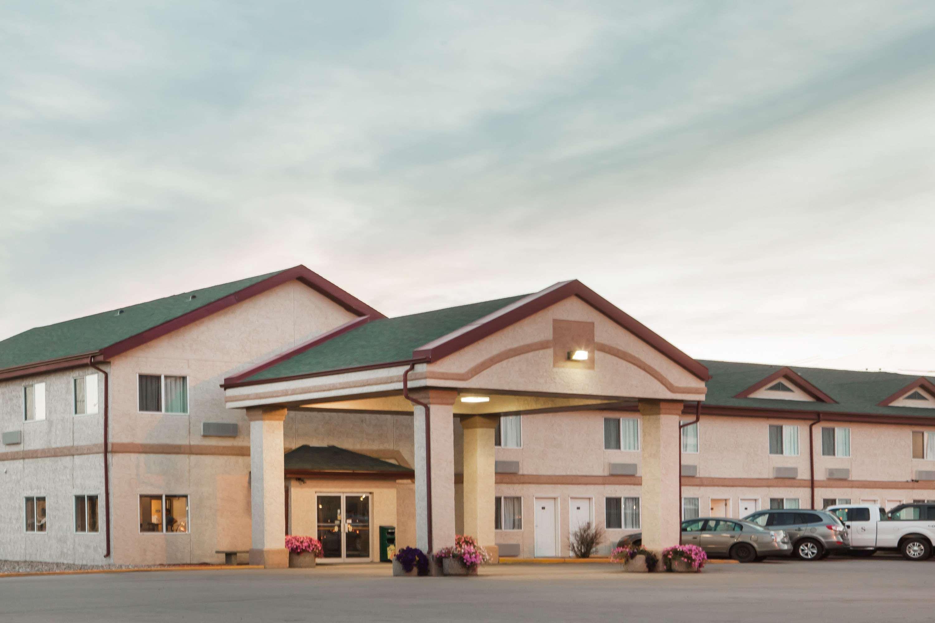 Super 8 By Wyndham Kindersley Extérieur photo