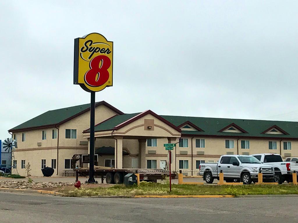 Super 8 By Wyndham Kindersley Extérieur photo