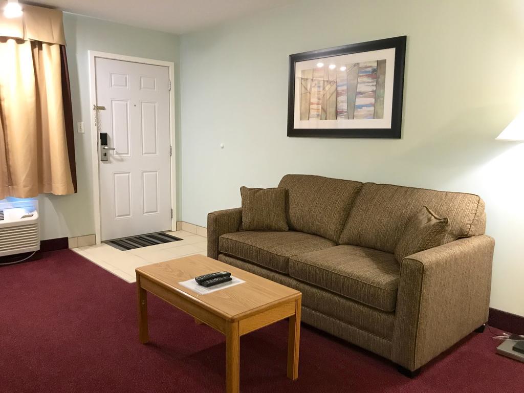 Super 8 By Wyndham Kindersley Extérieur photo
