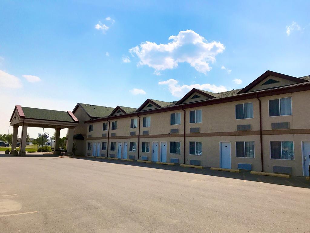 Super 8 By Wyndham Kindersley Extérieur photo