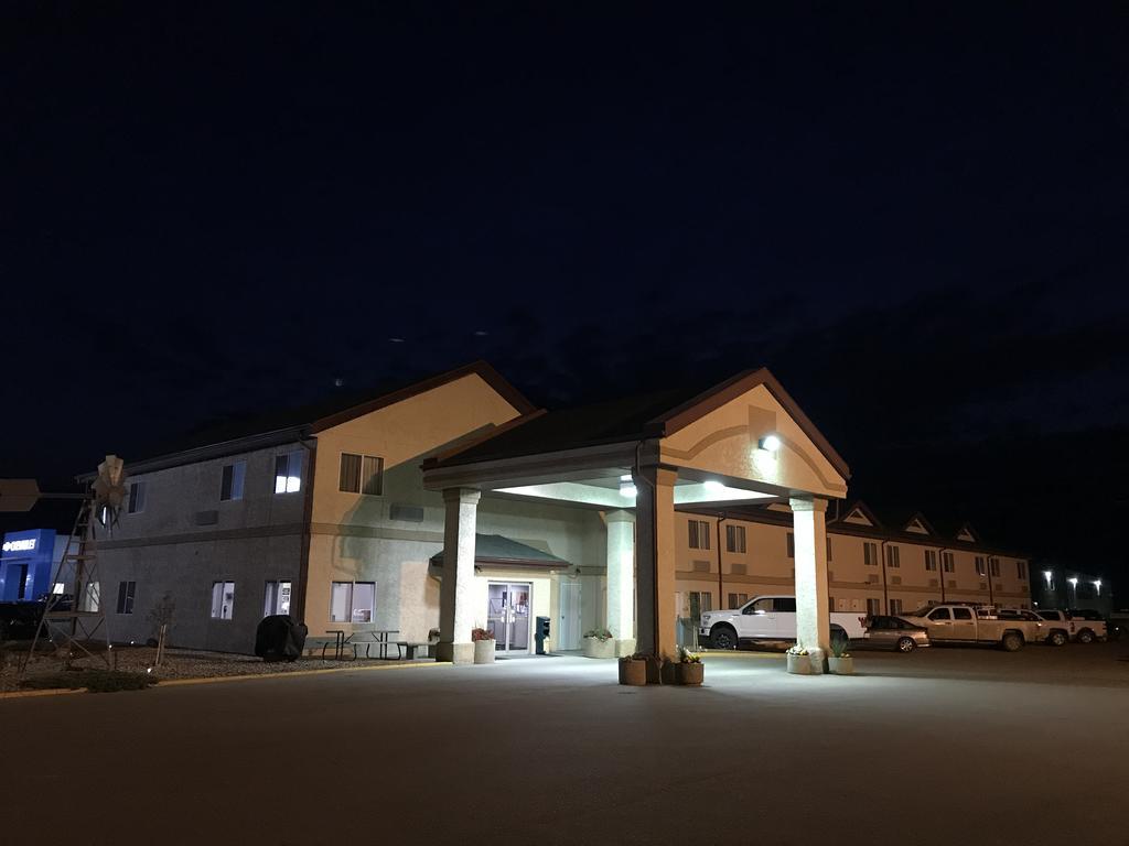 Super 8 By Wyndham Kindersley Extérieur photo