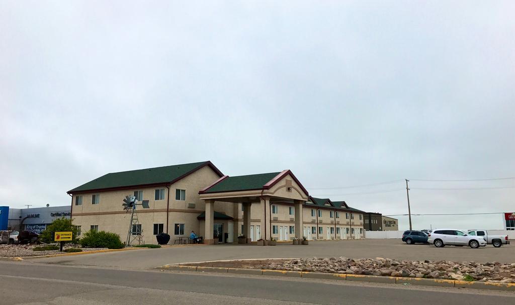 Super 8 By Wyndham Kindersley Extérieur photo