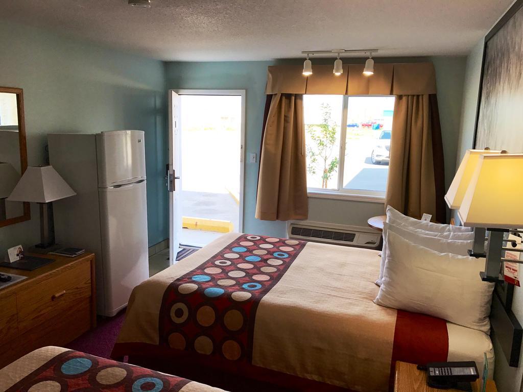 Super 8 By Wyndham Kindersley Extérieur photo