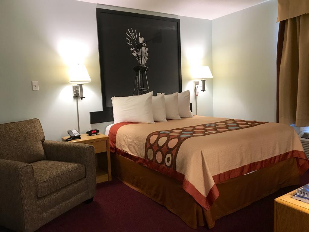 Super 8 By Wyndham Kindersley Extérieur photo