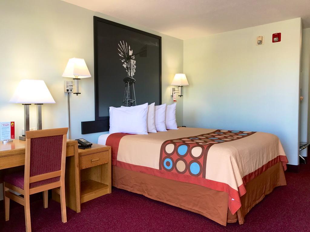 Super 8 By Wyndham Kindersley Extérieur photo