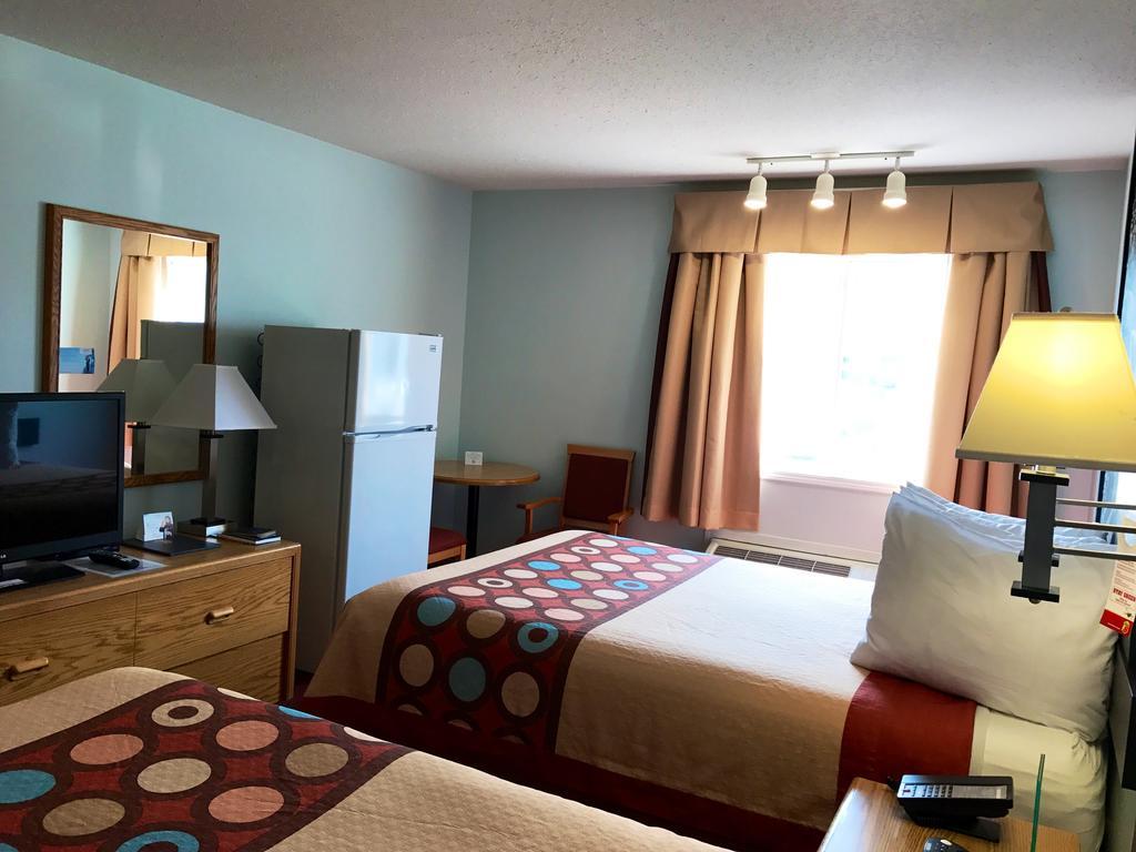 Super 8 By Wyndham Kindersley Extérieur photo