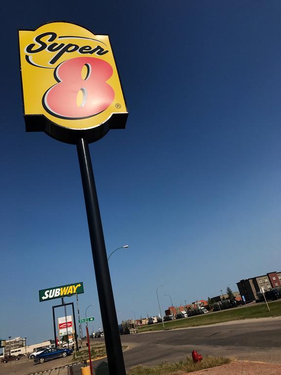 Super 8 By Wyndham Kindersley Extérieur photo