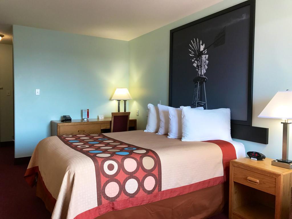 Super 8 By Wyndham Kindersley Extérieur photo