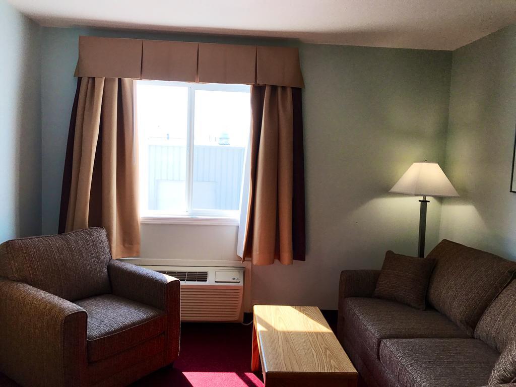Super 8 By Wyndham Kindersley Extérieur photo