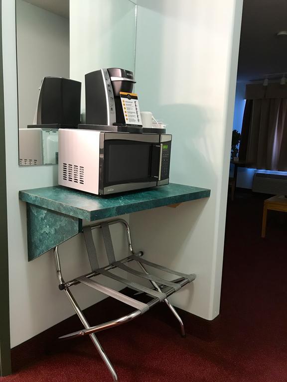 Super 8 By Wyndham Kindersley Extérieur photo