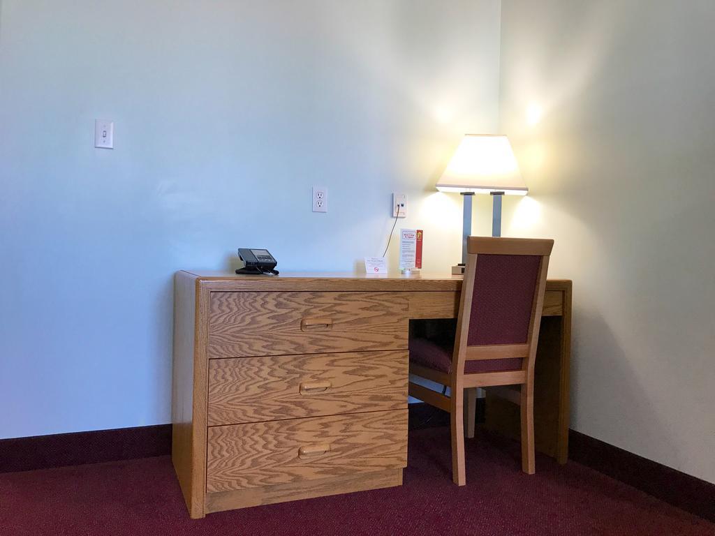 Super 8 By Wyndham Kindersley Extérieur photo
