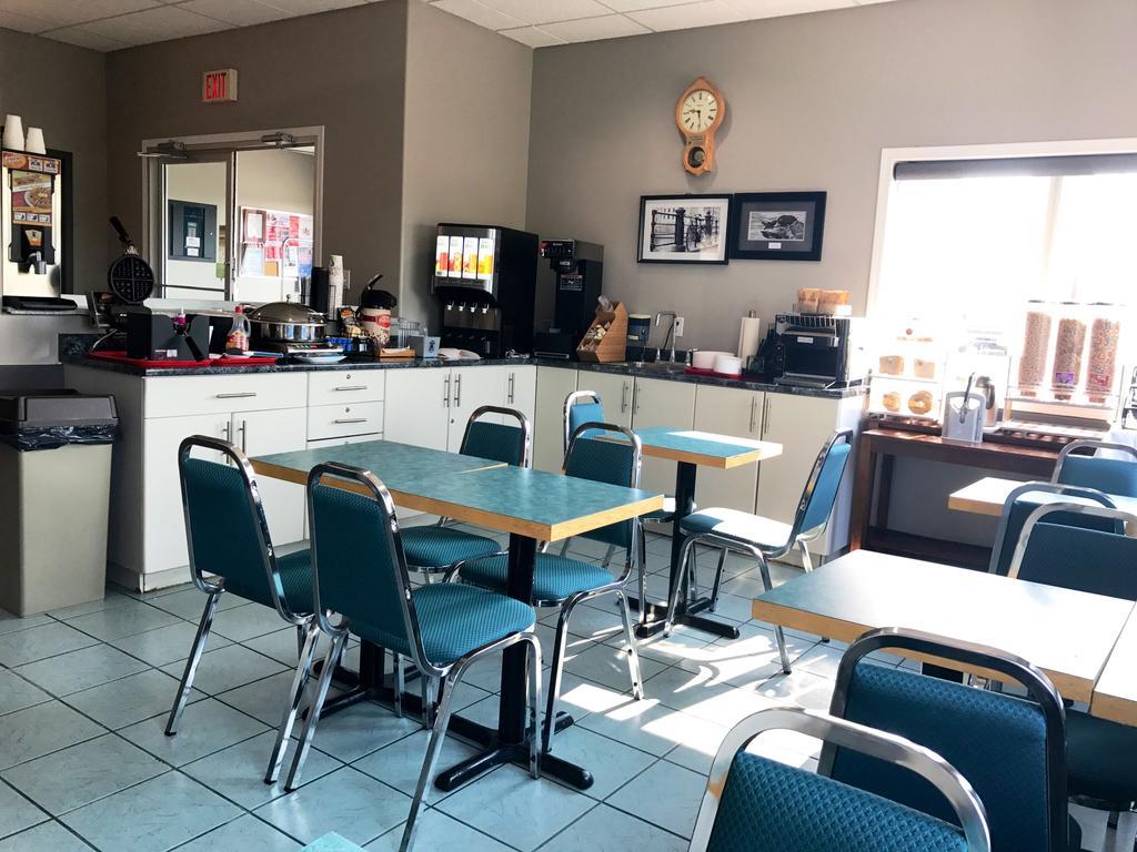 Super 8 By Wyndham Kindersley Extérieur photo