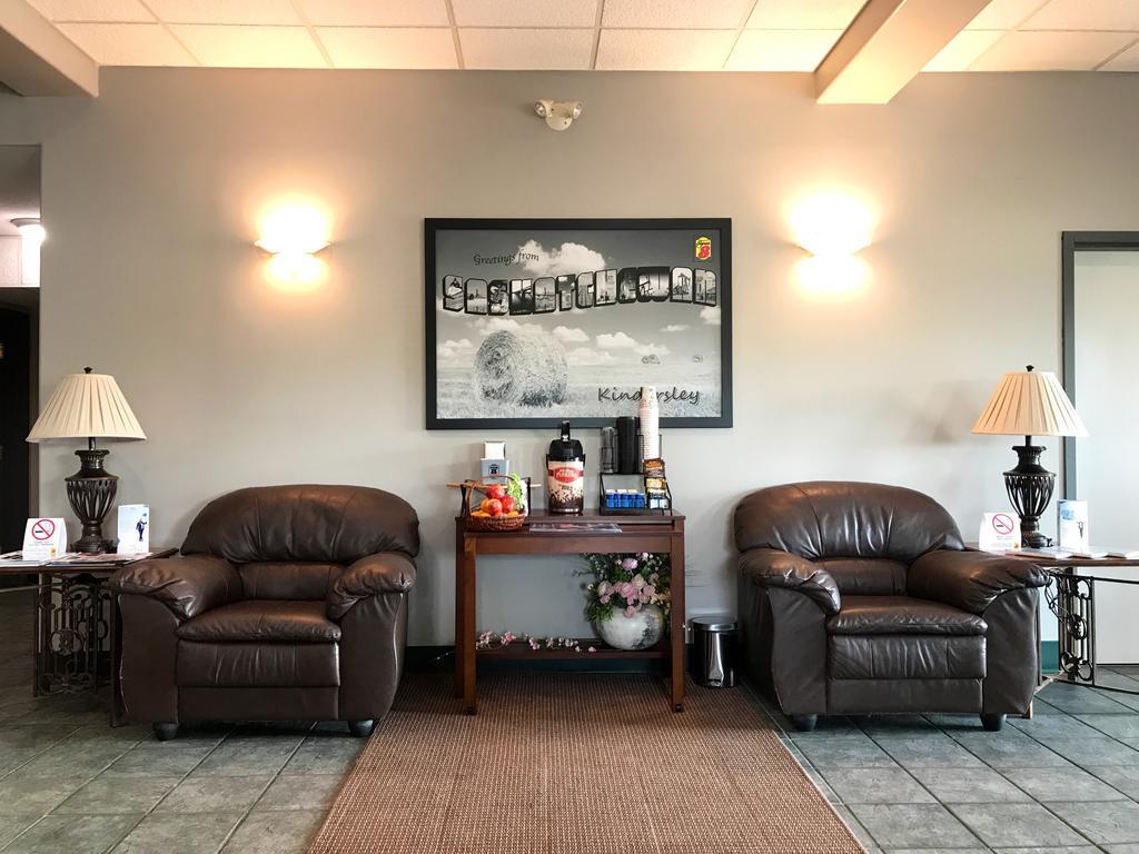 Super 8 By Wyndham Kindersley Extérieur photo