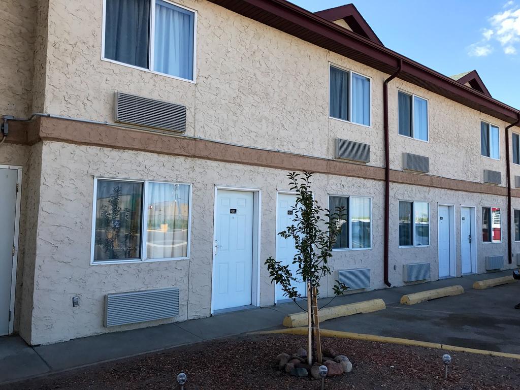 Super 8 By Wyndham Kindersley Extérieur photo