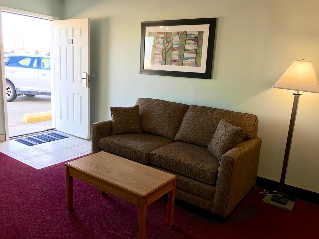 Super 8 By Wyndham Kindersley Extérieur photo